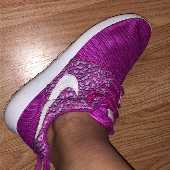 NIKE bright pink roshe with cheetah print! - Picture 7 of 8